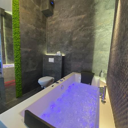 Apartament Bialy Z Jacuzzi Cracovia Exterior foto