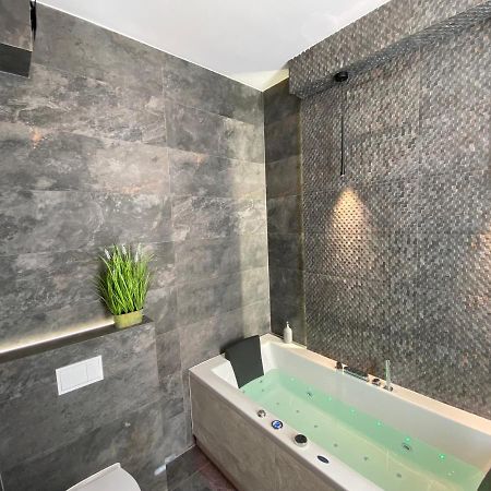 Apartament Bialy Z Jacuzzi Cracovia Exterior foto