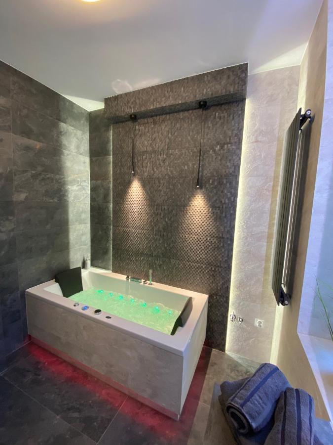 Apartament Bialy Z Jacuzzi Cracovia Exterior foto