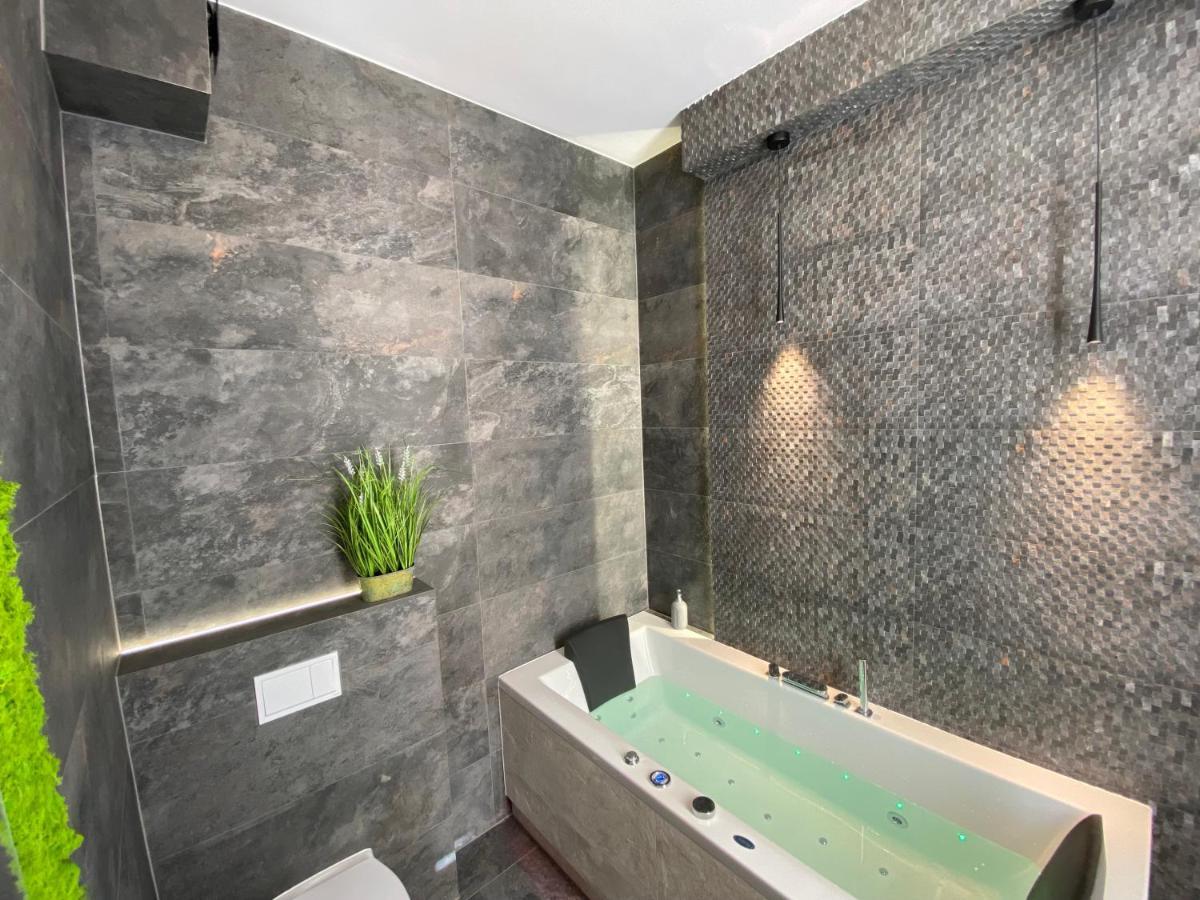 Apartament Bialy Z Jacuzzi Cracovia Exterior foto